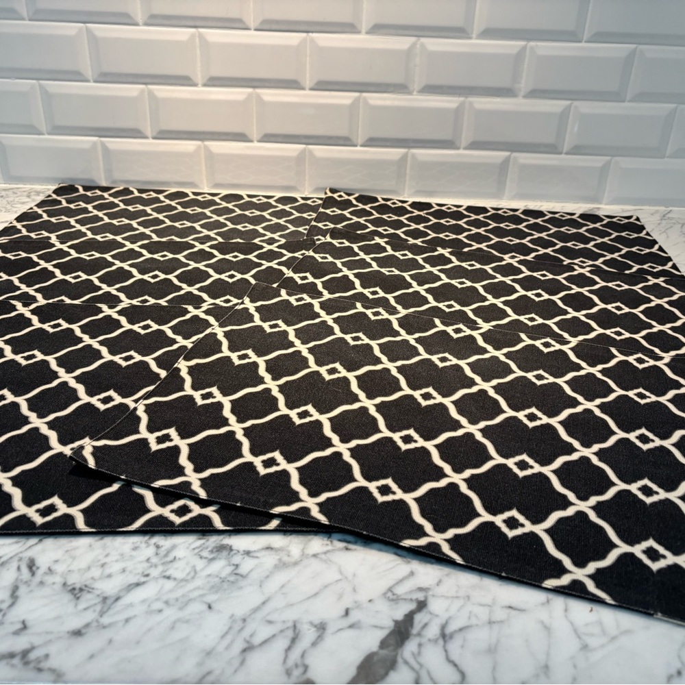 Outdoor/indoor placemats